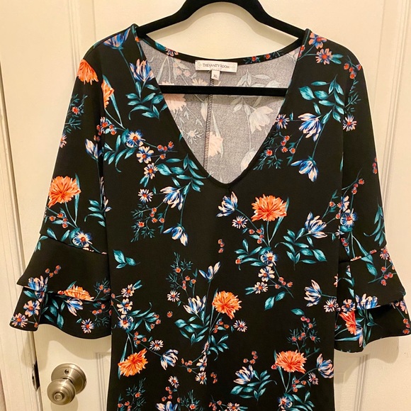 Floral ruffle sleeve dress - Picture 1 of 4